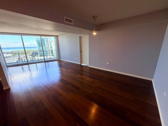 Foto del edificio - Luxury Living at Moana Pacific 2Bedroom, 2 Bathroom, 2 Parking Available NOW
