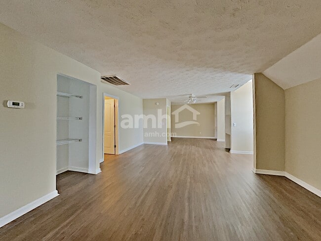 Building Photo - 5108 Bumblebee Dr