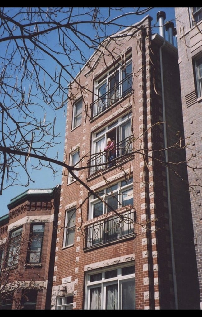 Building Photo - 632 W Briar Pl
