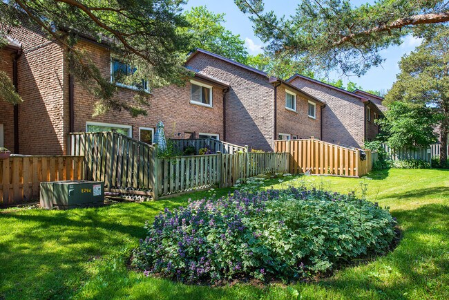 Photo du bâtiment - 452-560 ARLINGTON BLVD