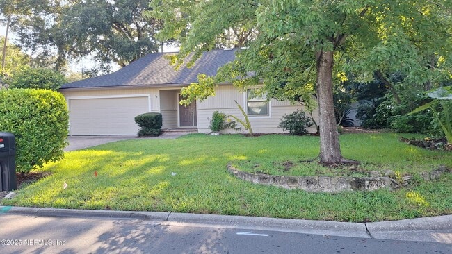 Building Photo - 10579 Castlebrook Dr