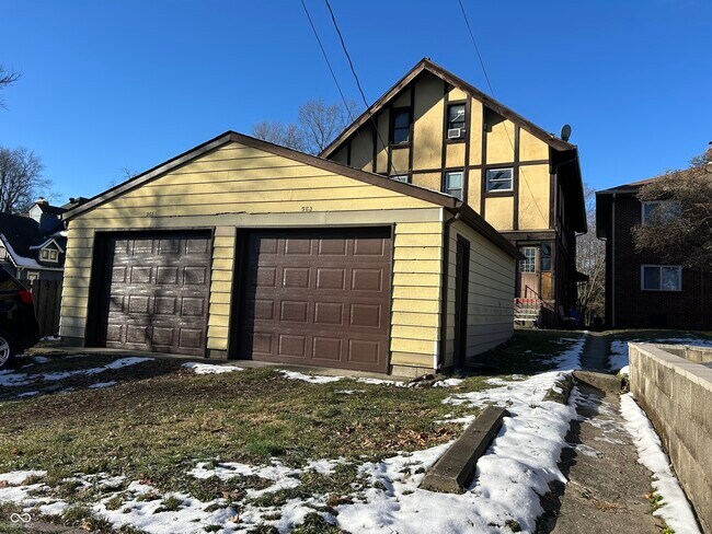 Building Photo - 963 Woodruff Pl W Dr