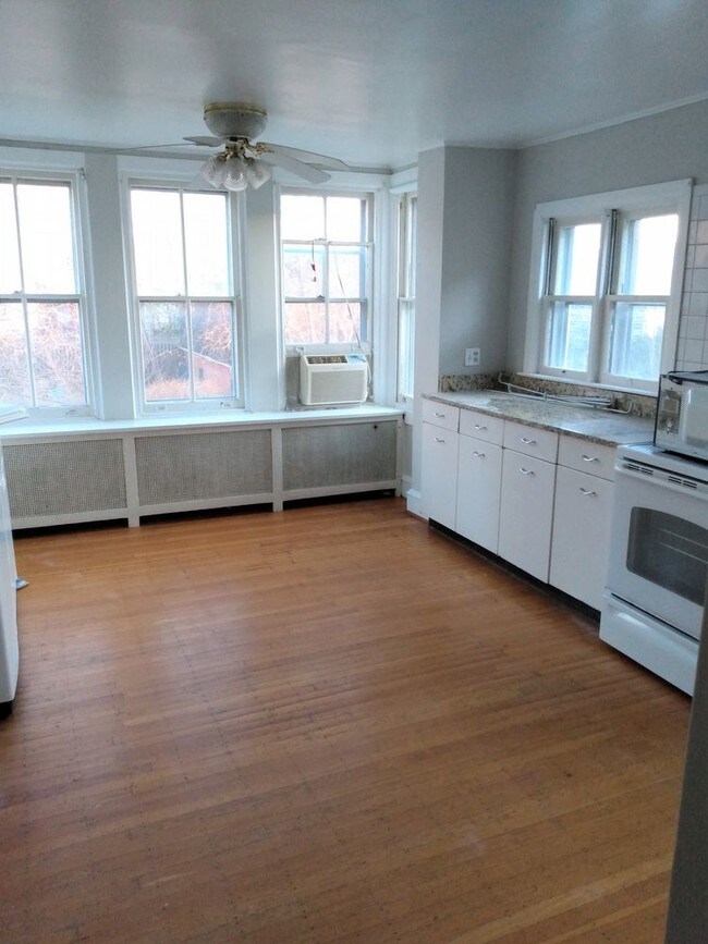 Building Photo - 204 E Willow Grove Ave