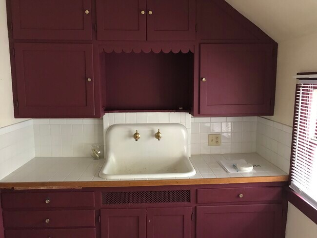 Sink and cabinets in kitchen - 2116A North 9th Street