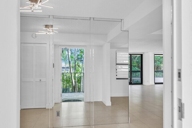 Building Photo - 277 N Ocean Blvd