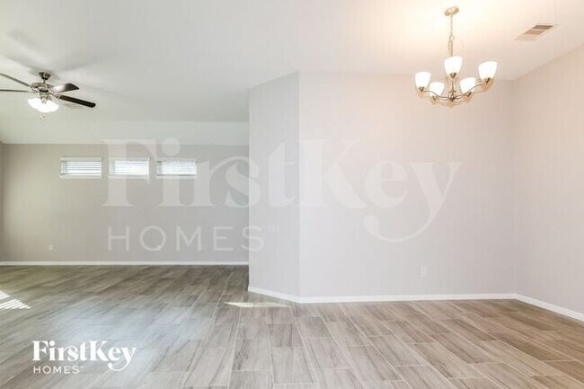 Foto del edificio - 18203 Humber River Ln
