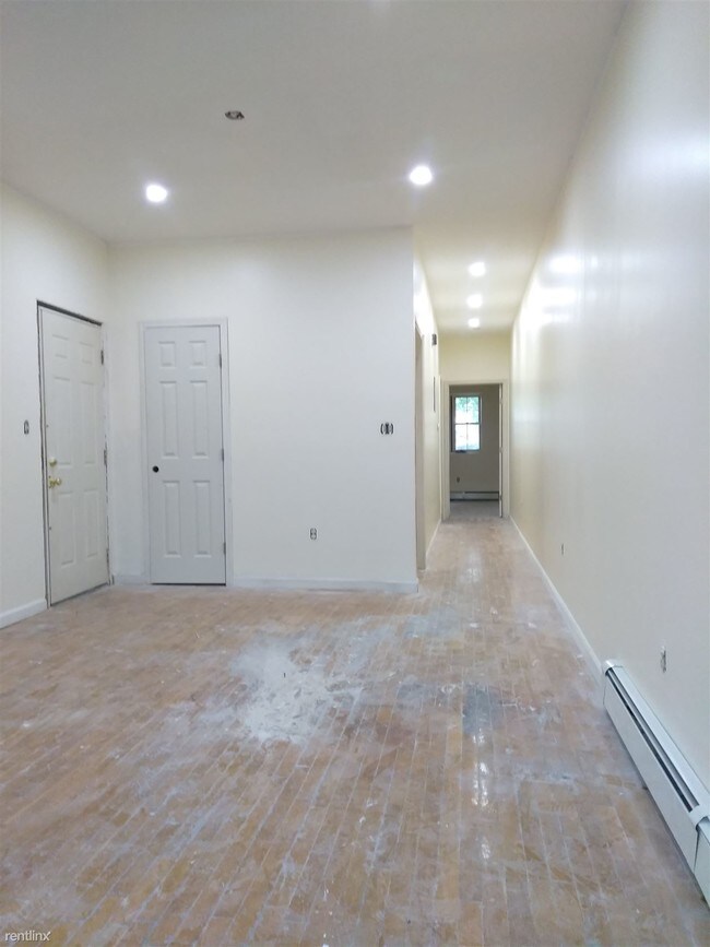 Building Photo - 1161 Greene Ave