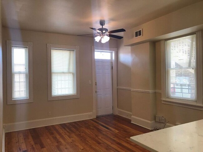 Building Photo - 1820 W Cary St