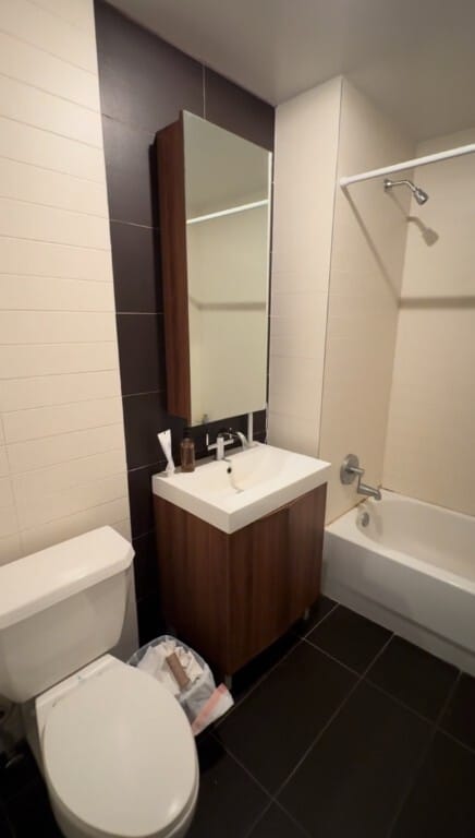 Building Photo - 111 John St