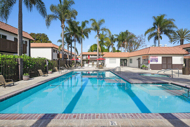 Foto del edificio - Courtyards At South Coast