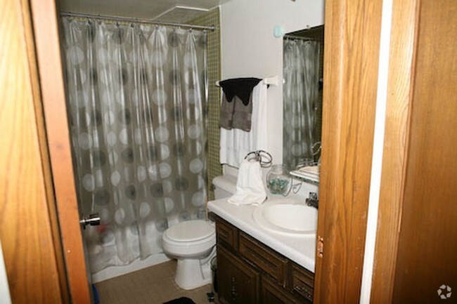 Baño - Westover Apartments