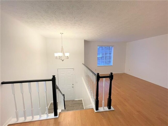 Building Photo - 1504 Robin Hill Dr