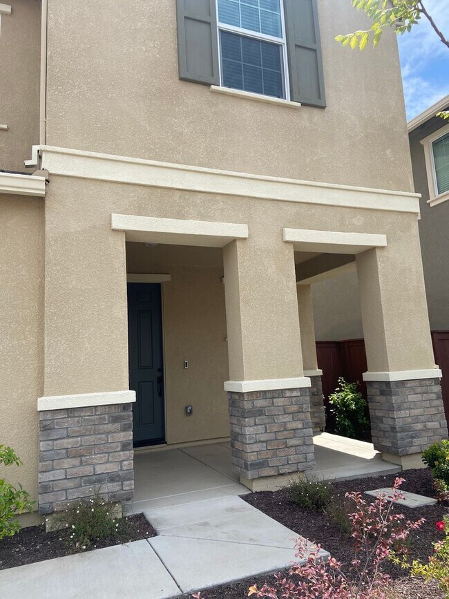 Building Photo - Folsom Ranch Community - 4 Bedroom, 2.5 Ba...