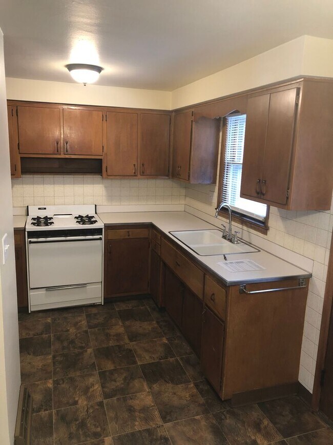 Building Photo - 205 RIVER LN
