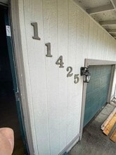 Building Photo - 11425 W Roxbury Ct