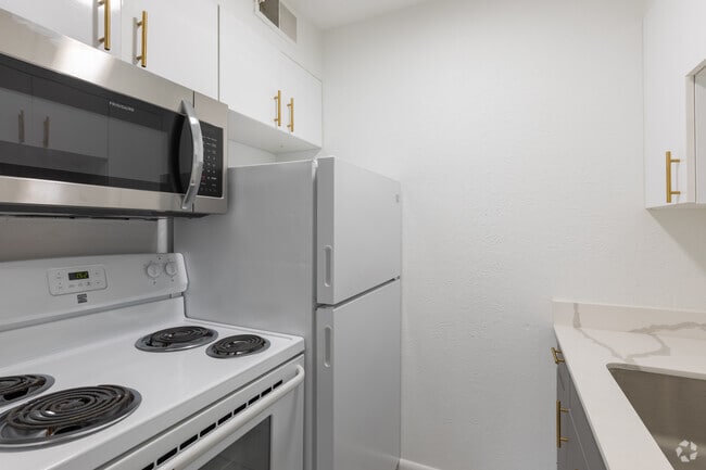 1BR, 1BA - 550SF - 320 Grafton