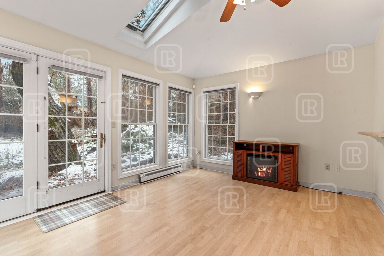 Foto principal - 11 W Sumner Ave