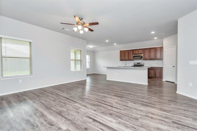 Foto del edificio - 2214 Welborn Dr