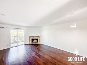 Building Photo - 7405 Charmant Dr