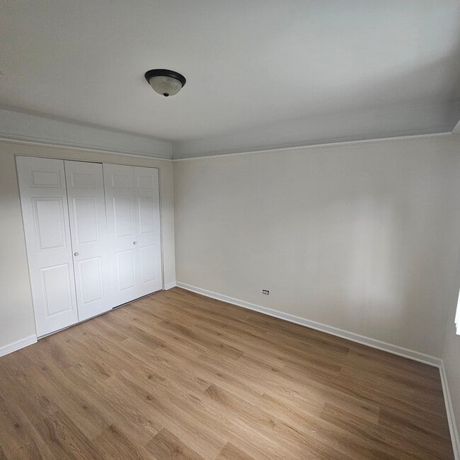 Building Photo - 9390 Bay Colony Dr