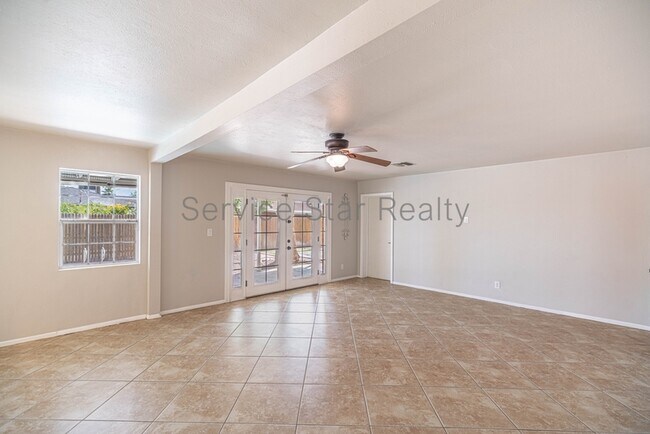 Foto del edificio - 8301 E Indianola Ave