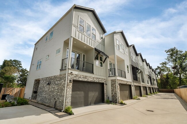 Foto del edificio - 717 Janisch Rd