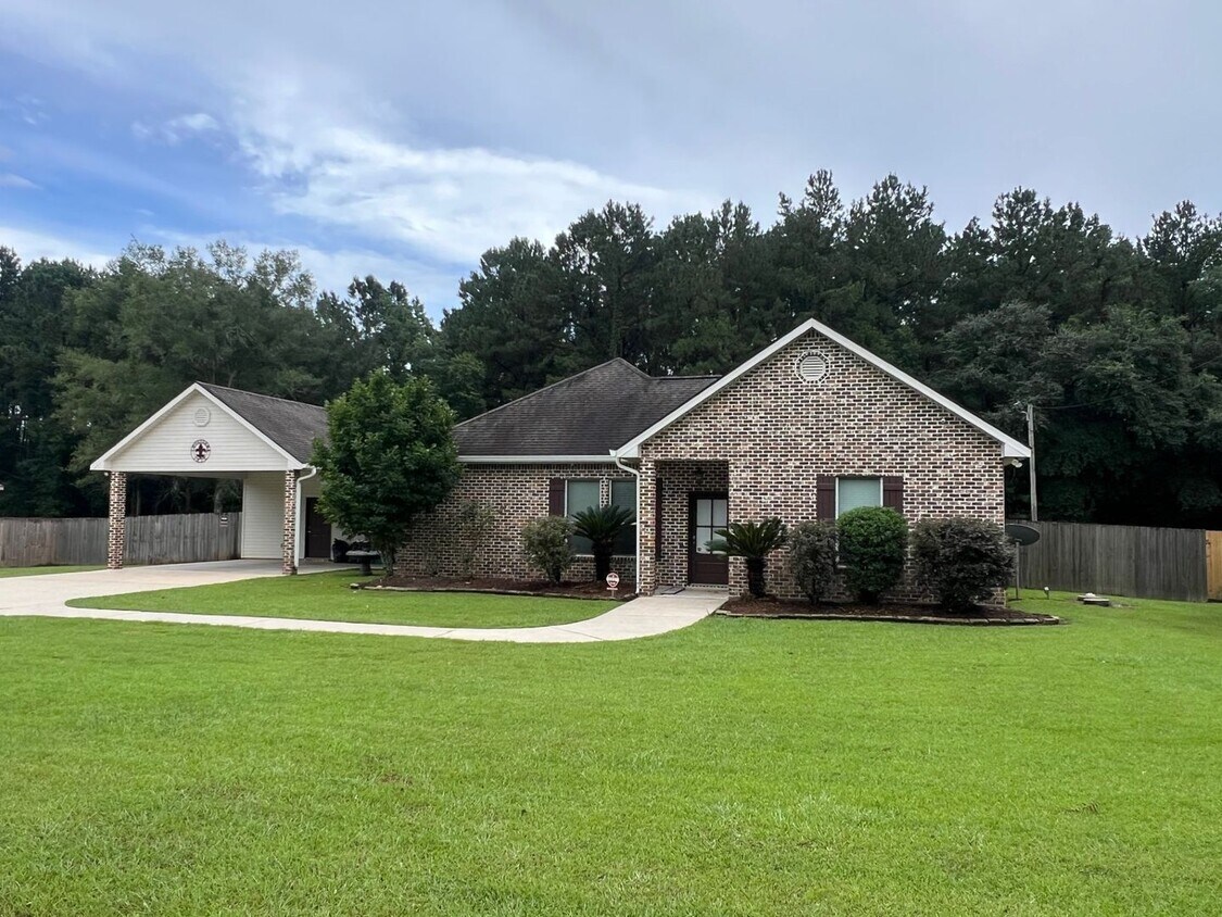 Primary Photo - VERY NICE HOME IN HAMMOND