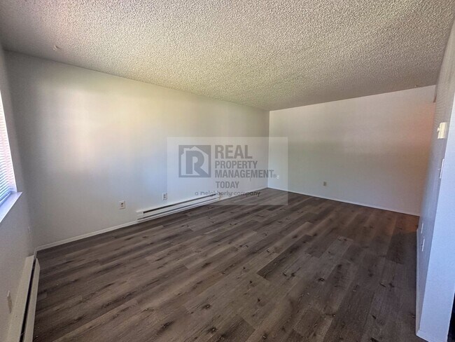 Foto del edificio - Fantastic 1 Bedroom! New Flooring!
