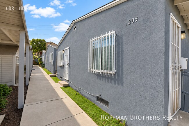 Foto del edificio - 1201 W Imperial Hwy