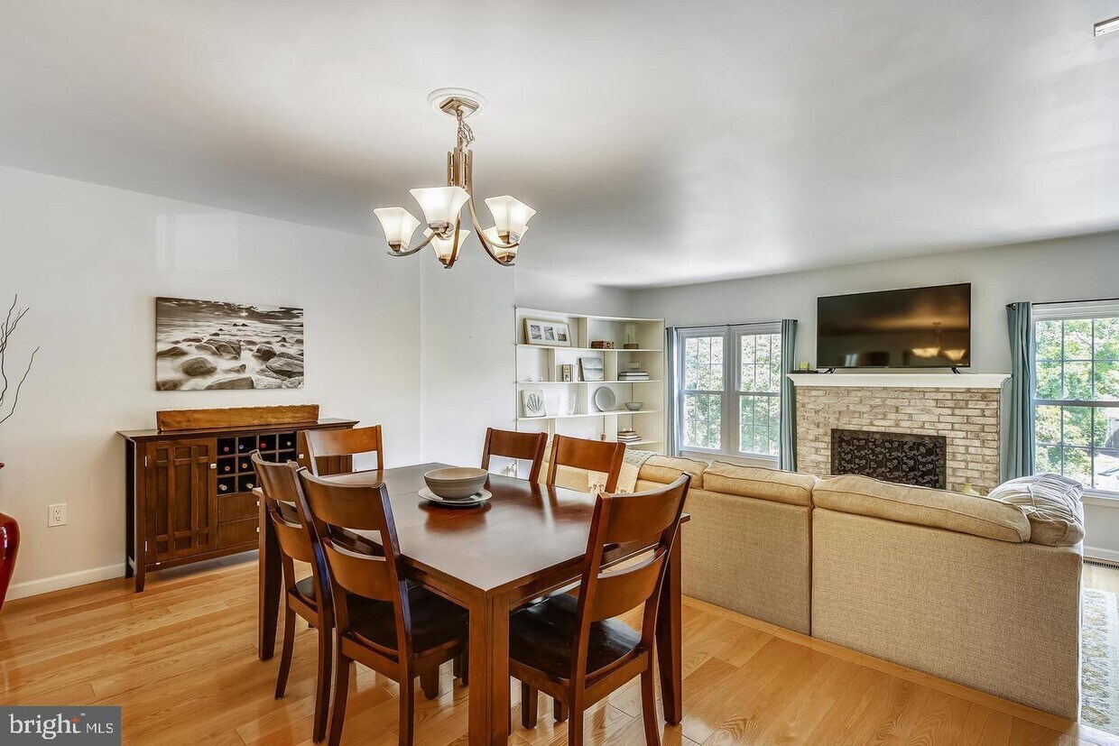 Foto principal - 8221 Cedar Landing Ct