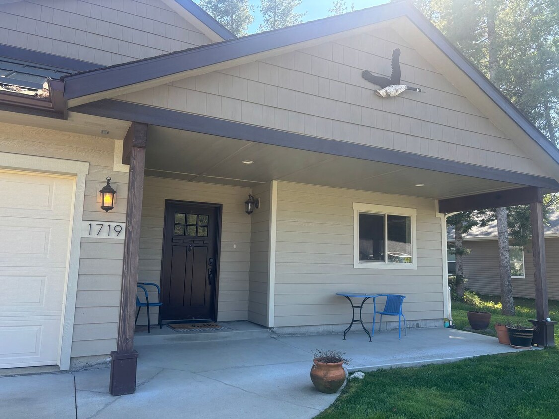 Primary Photo - Sandpointe Home