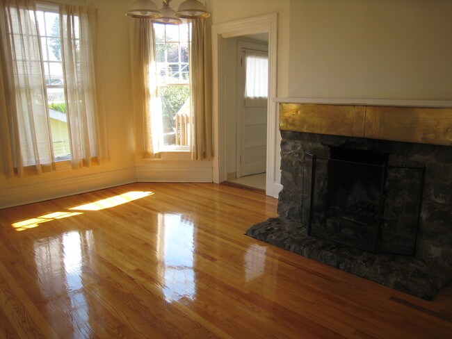 Building Photo - 3216 N 30th St