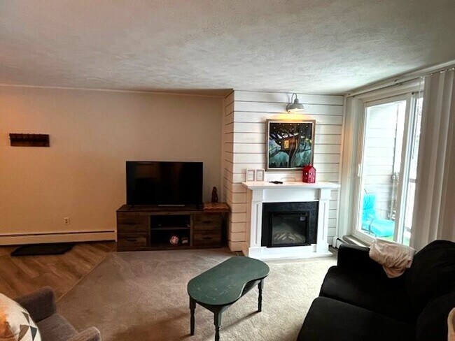 Foto del edificio - Long Term Rental- Treehouse Condos 207B