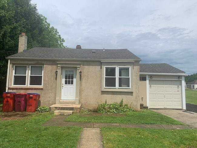 Building Photo - 2725 Woodland Ave