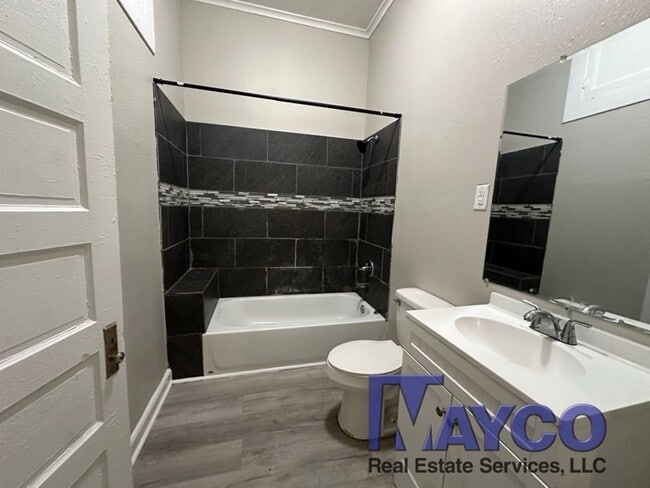 Building Photo - 3 bedroom in Highland!