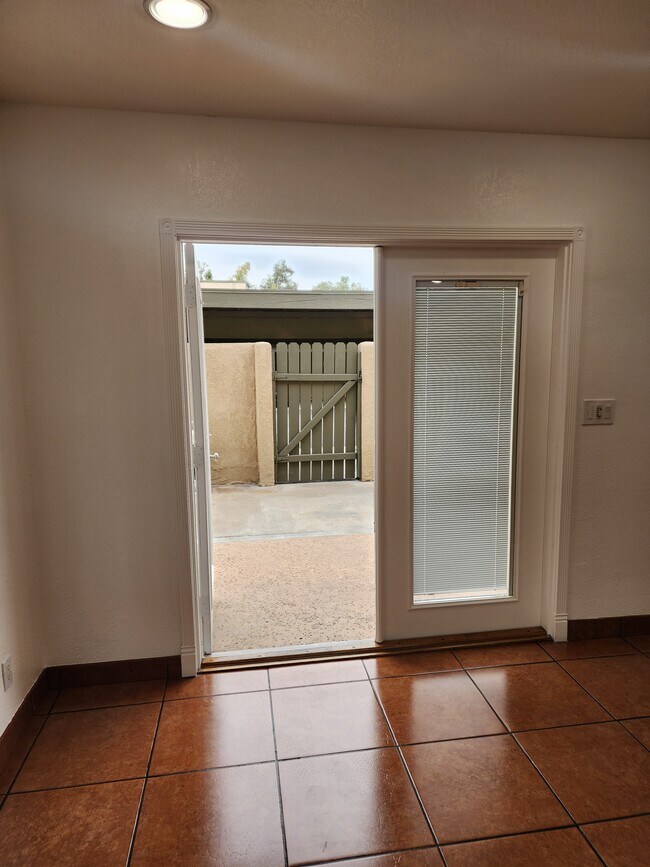 Foto del edificio - 25743 Hogan Dr