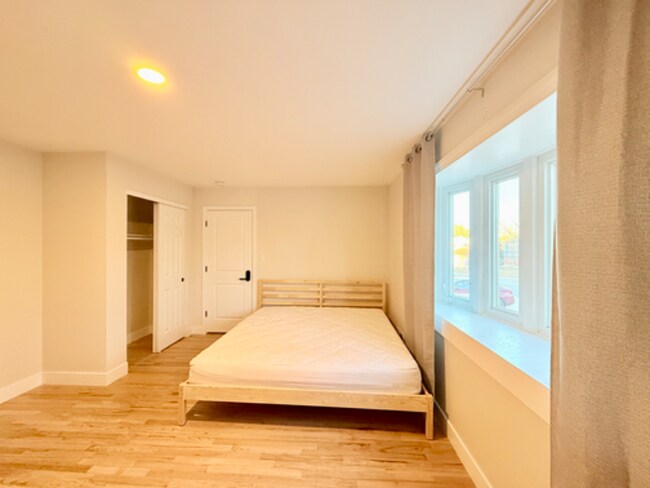 Foto del edificio - 9989 Dodge Dr