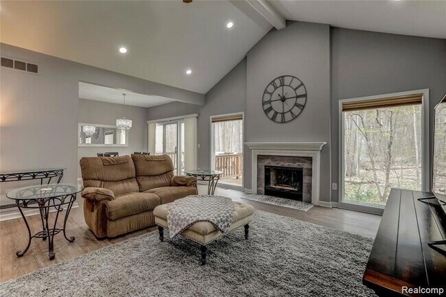 Building Photo - 47300 Cider Mill Dr