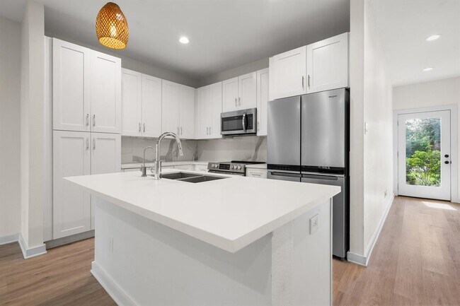 Foto del edificio - 5710 Elysian St