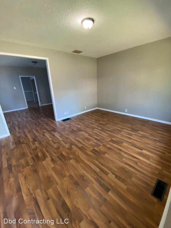 Building Photo - 3 br, 1.5 bath House - 1706 W. Main St.