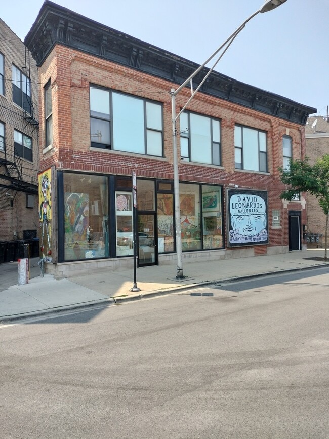 Building Photo - 1346 N Paulina St