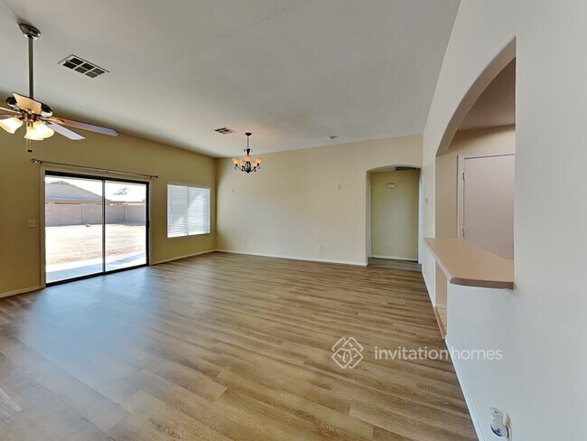 Building Photo - 15001 W Crocus Dr