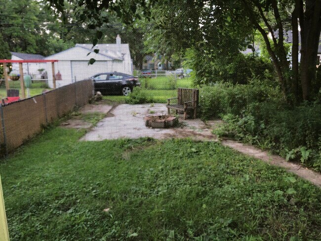 Foto del edificio - 334 W Milton Ave