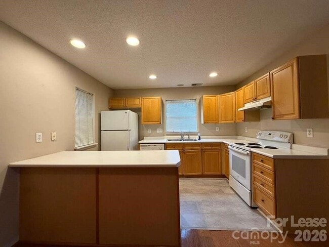 Building Photo - 6007 Cougar Ln