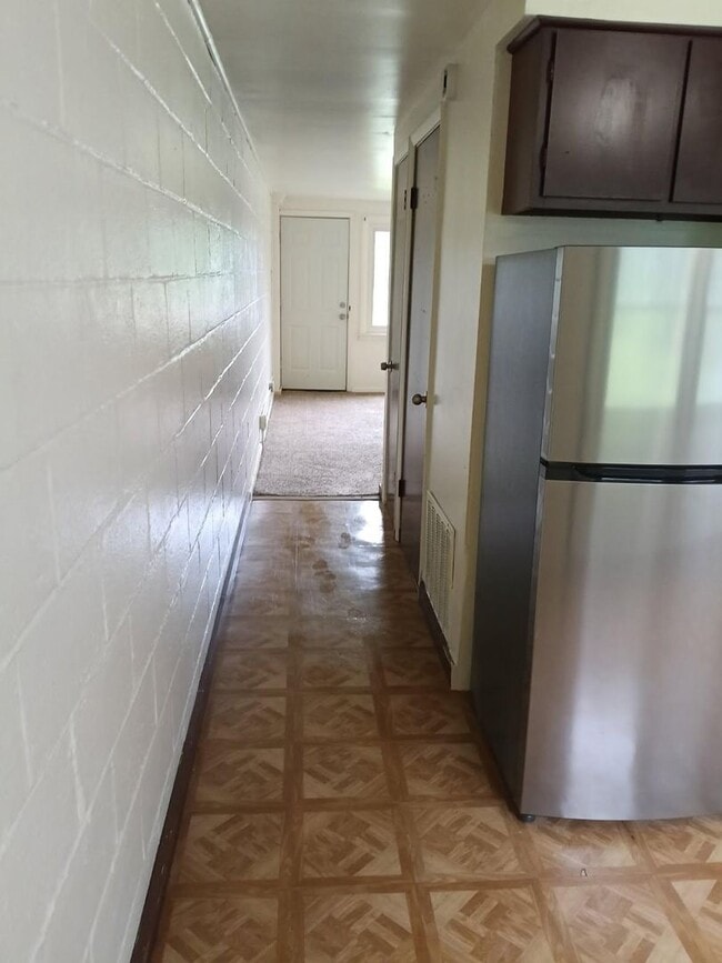 Building Photo - 112 NE 5th Ave