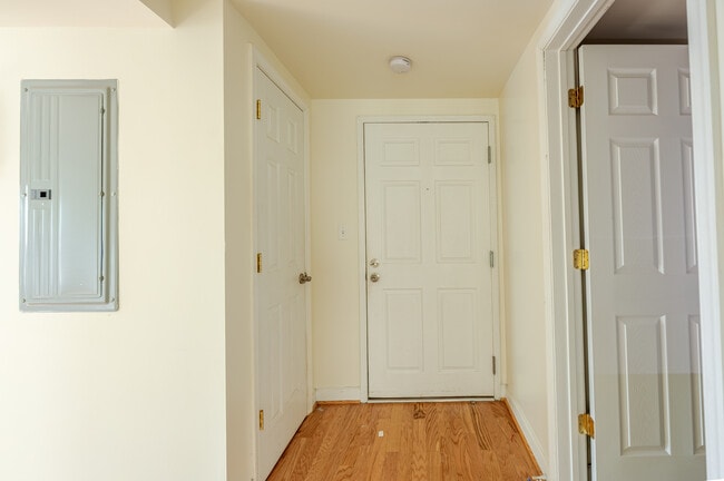 Building Photo - 5414 1st Pl NW