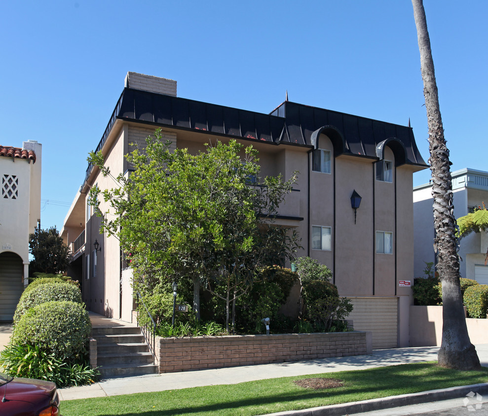 Primary Photo - 828 18th St in Santa Monica - steps to Mon...