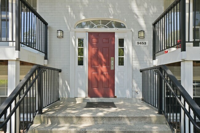 Foto del edificio - Discover stylish, low maintenance living in this beautifully updated two bedroom, one bathroom co...