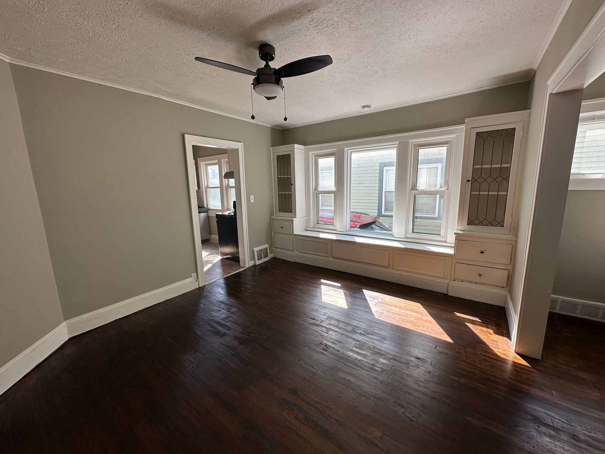 2101 Waterbury Rd Lakewood, OH 44107 – photo 5
