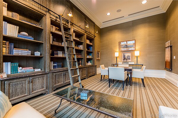 Foto del edificio - 2550 N Lakeview Ave